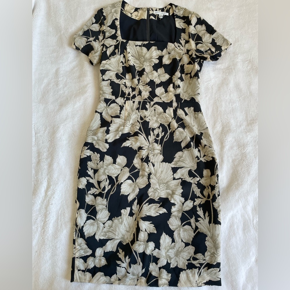Banana republic sheath dress cream and dark grey pattern